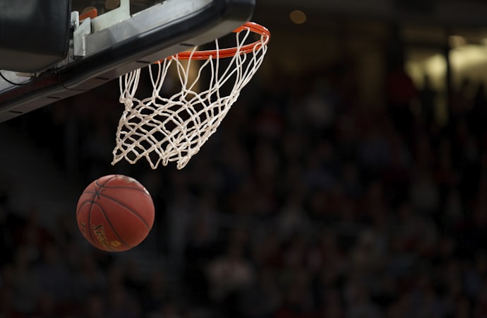 NBA季后赛湖人队与勇士队的系列赛数据统计与走势预测